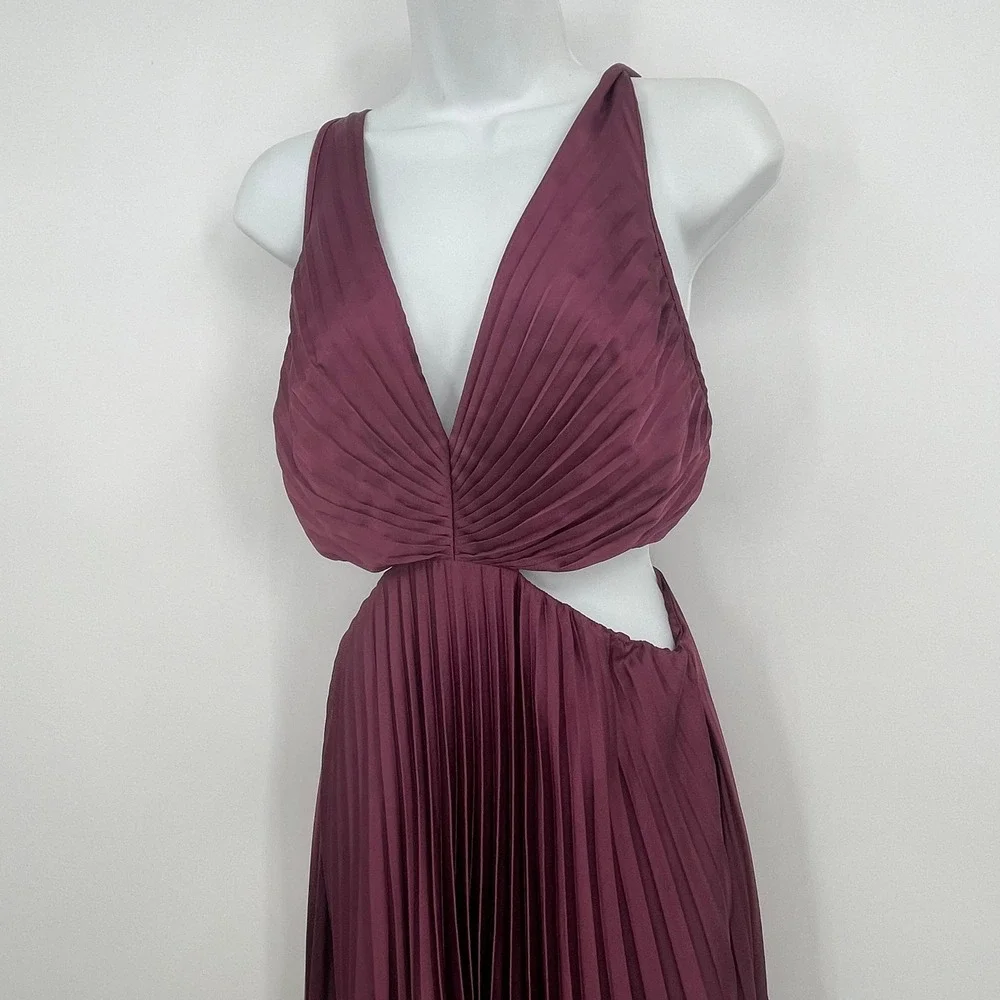 Abercrombie & Fitch Dress Burgundy Pleated Cutout Maxi V-Neck Maroon‎ Medium